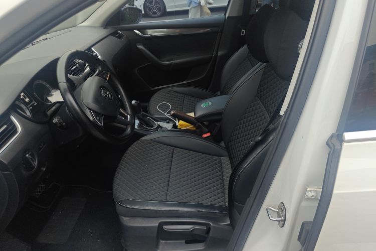 斯柯达 明锐 2018款 旅行车 TSI230 DSG豪华版中控内饰19