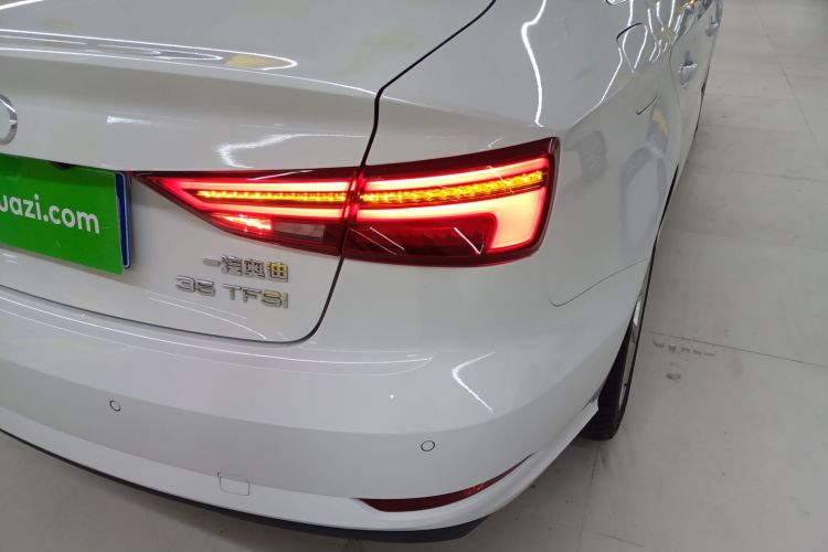 奥迪A3 2018款 30周年年型 Limousine 35 TFSI 进取型车身外观9