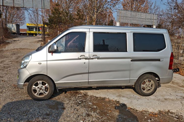 五菱汽车 五菱荣光 2014款 1.2L S 标准型车身外观4