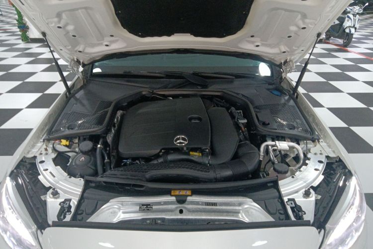 奔驰C级 2019款 C 260 L 运动版机舱底盘24
