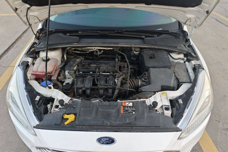 福特 福克斯 2018款 三厢经典 1.6L 自动舒适型智行版机舱底盘24