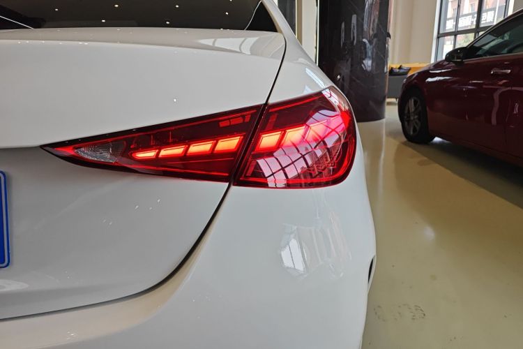 奔驰C级 2025款 C 260 L 运动版车身外观9