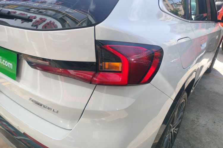 宝马X1 2024款 xDrive25Li X设计套装车身外观9