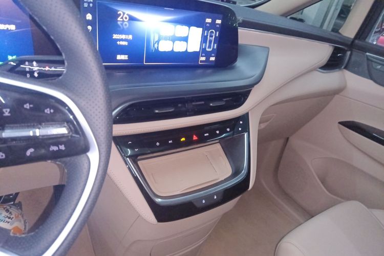 别克GL8新能源 2025款 陆尚 尊享版 7座中控内饰16