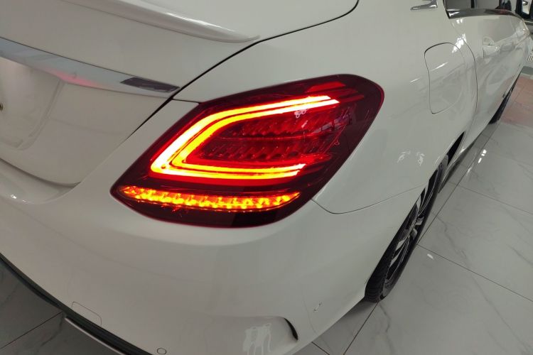 奔驰C级 2019款 C 260 运动版车身外观9