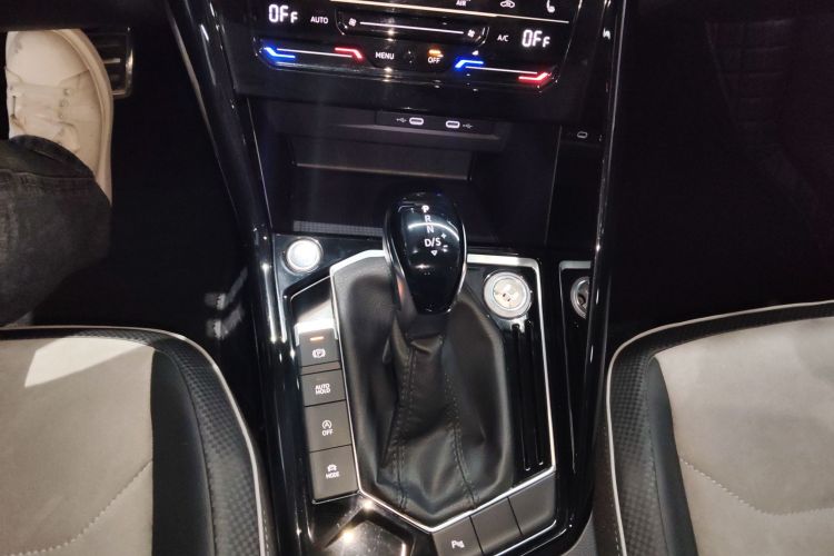 大众 探岳X 2020款 330TSI 两驱尊贵智联版中控内饰18