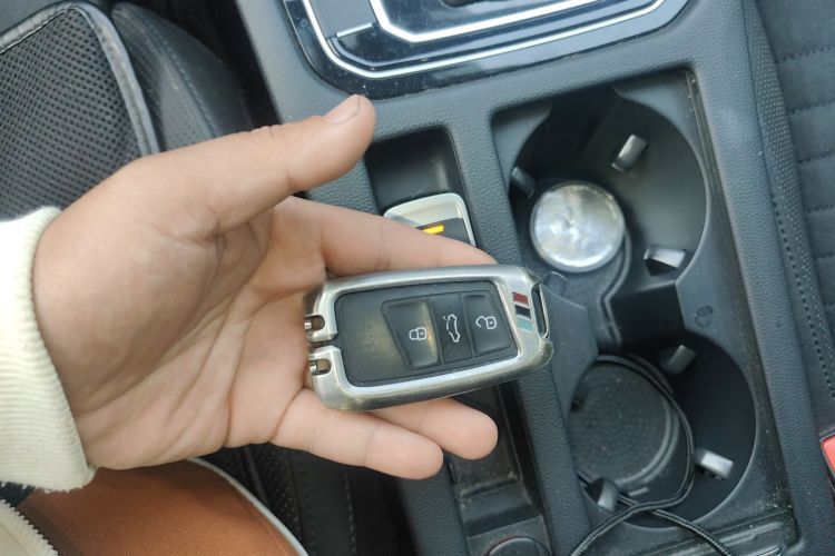 大众 迈腾 2019款 330TSI DSG 尊贵型 国VI中控内饰7001