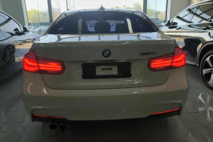 宝马3系 2018款 320i M运动套装车身外观6