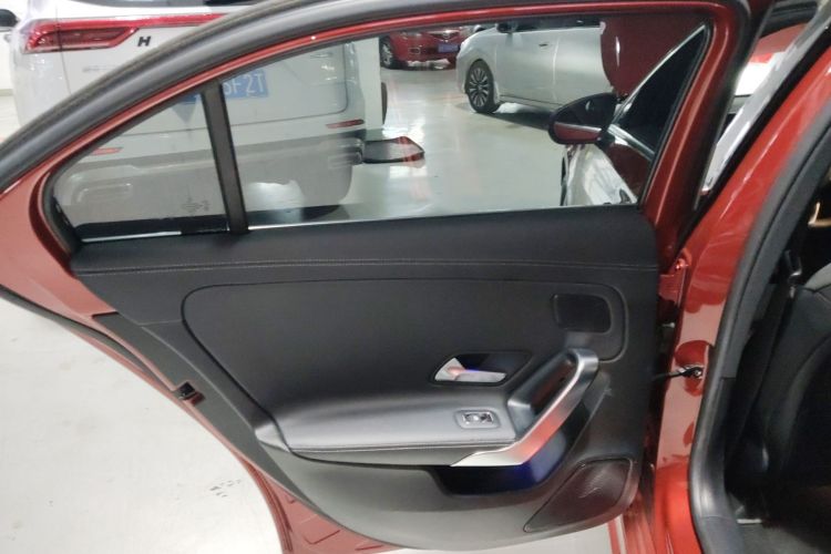 奔驰A级 2019款 改款 A 200 L 运动轿车中控内饰7008