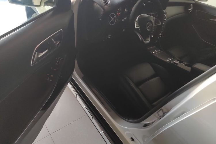 奔驰GLA 2019款 GLA 200 时尚型中控内饰7003