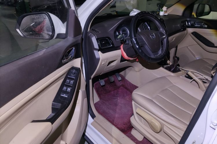 宝骏730 2014款 1.5L 手动舒适ESP版 7座中控内饰20