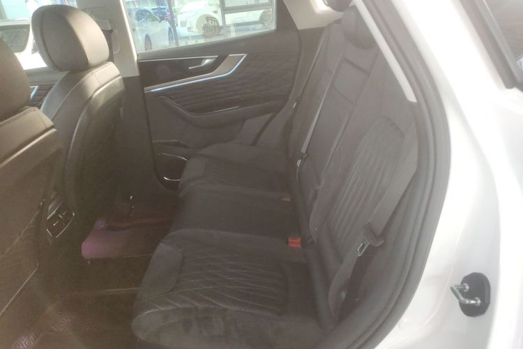 红旗HS5 2022款 改款 2.0T 智联旗享版中控内饰21