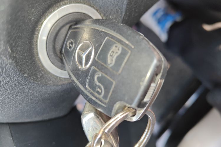 奔驰 威霆 2018款 2.0T 精英版 7座 国V中控内饰7001