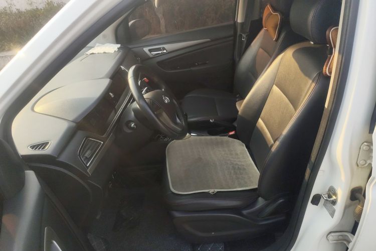 长安凯程 长安欧尚A600 2016款 1.5L 手动豪华型7座中控内饰19