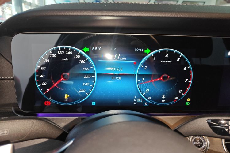 奔驰E级 2021款 改款 E 260 L 4MATIC中控内饰14