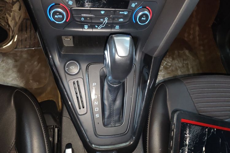 福特 福克斯 2017款 两厢 1.6L 自动风尚型智行版局部细节18