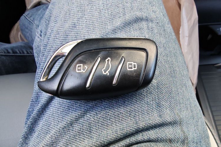 名爵 MG4 EV 2022款 520km 旗舰版中控内饰7001