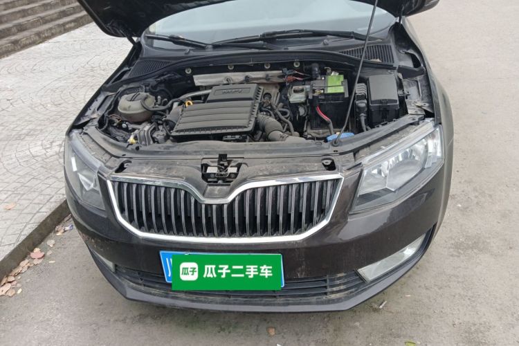 斯柯达 明锐 2015款 1.6L 手动逸杰版机舱底盘24