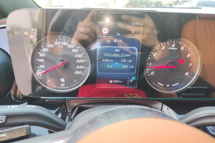 奔驰 威霆 2024款 2.0T 商务版 7座中控内饰14
