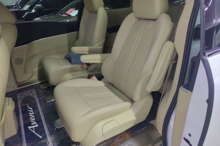 别克GL8 2023款 陆上公务舱 尊贵型中控内饰21