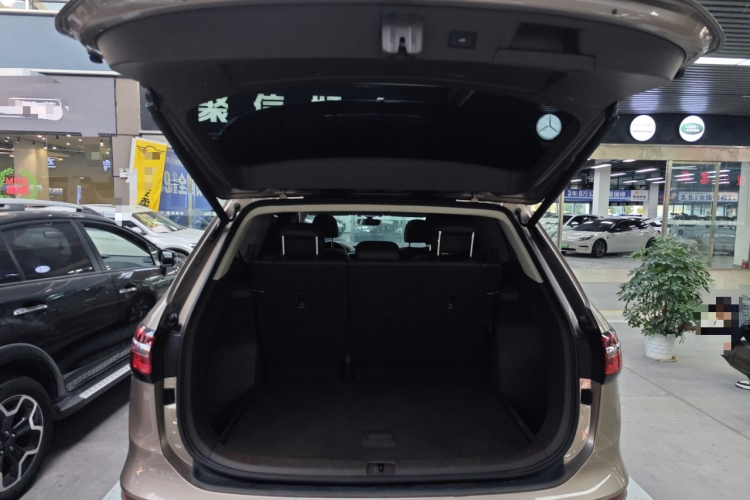 大众 威然 2020款 330TSI 豪华版机舱底盘23