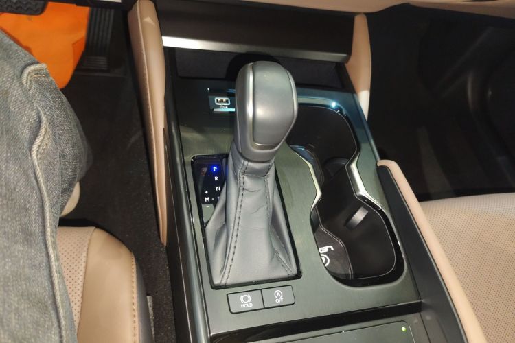 雷克萨斯ES 2025款 200 臻享版中控内饰18