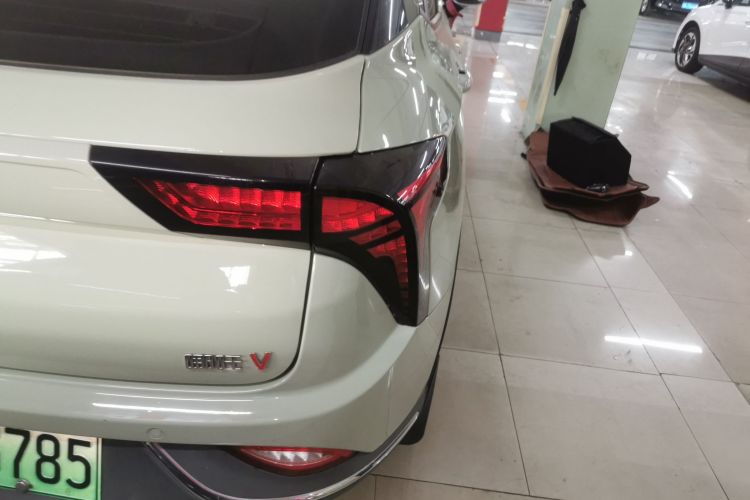 哪吒汽车 哪吒V 2022款 潮 400 Lite车身外观9