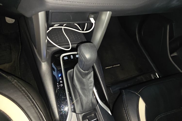 丰田 锋兰达 2023款 2.0L 智能电混双擎 领先版中控内饰18