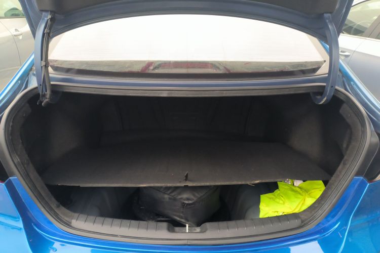 现代 领动 2016款 1.6L 手动智炫·活力型机舱底盘23