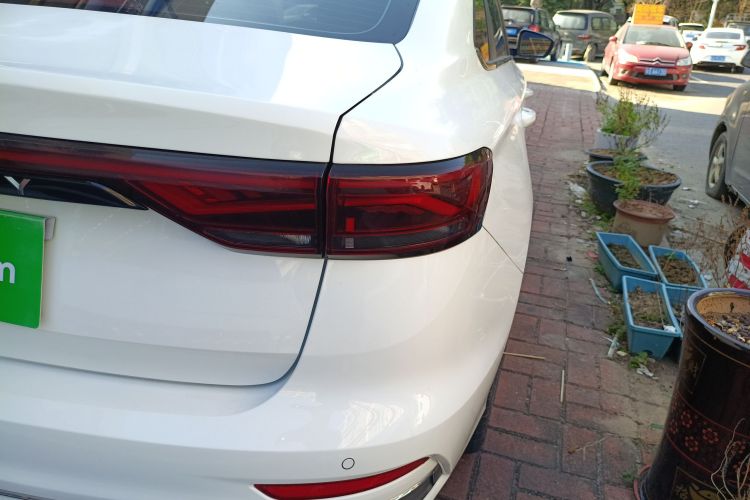 吉利汽车 帝豪 2022款 第4代 1.5L CVT尊贵型车身外观9