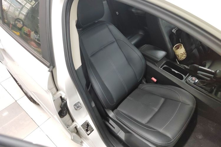 观致3 2018款 三厢 1.6L 自动领先型局部细节41