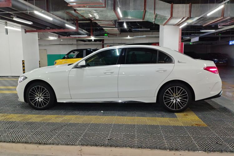 奔驰C级 2024款 改款二 C 260 L 运动版车身外观4