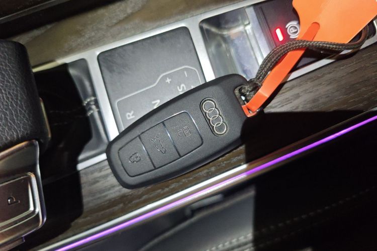 奥迪A6L 2021款 40 TFSI 豪华动感型中控内饰7001