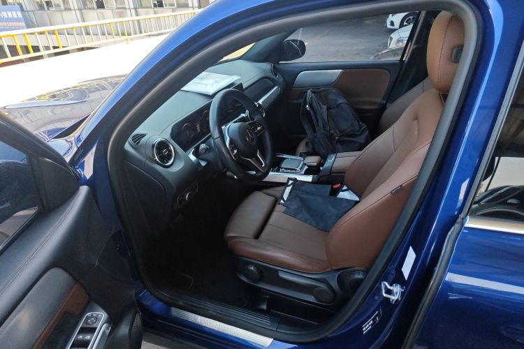 奔驰GLB 2022款 改款二 GLB 200 时尚型中控内饰19