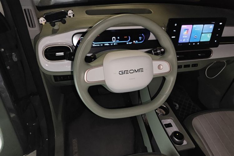 吉利银河 2025款 210km 熊猫骑士中控内饰13