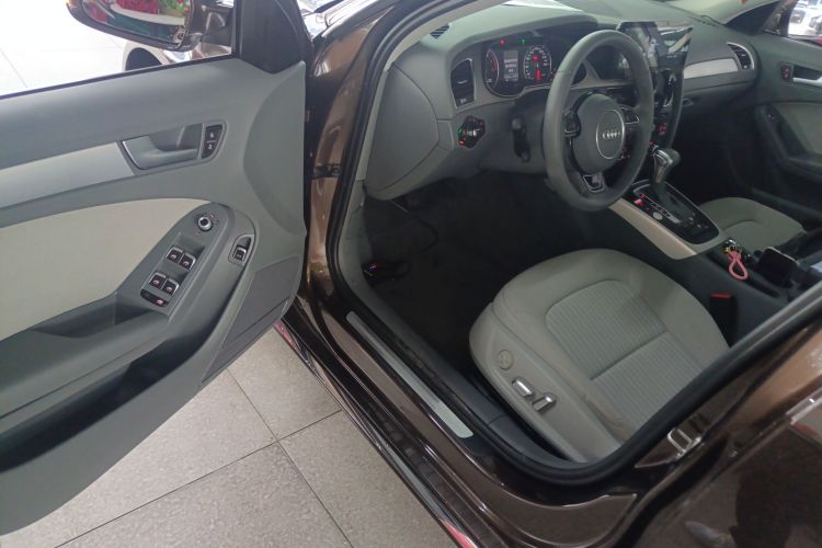 奥迪A4L 2016款 35 TFSI 典藏版 自动标准型中控内饰7003