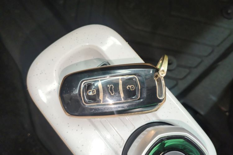 吉利银河 2023款 熊猫mini 200km 耐力熊中控内饰7001