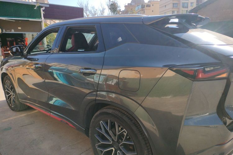 长安欧尚Z6 2023款 蓝鲸 2.0T 自动智行型车身外观4