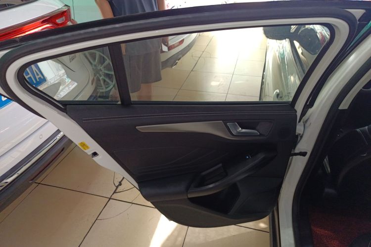 福特 福克斯 2021款 三厢 EcoBoost 180 自动锋潮型中控内饰49