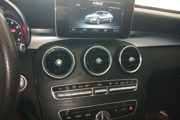 奔驰C级 2017款 改款 C 180 L 时尚型运动版局部细节16