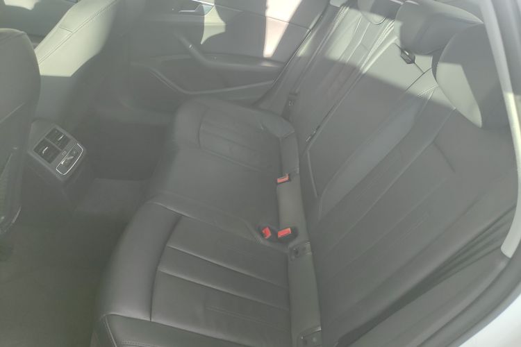 奥迪A4L 2017款 Plus 40 TFSI 风尚型中控内饰21