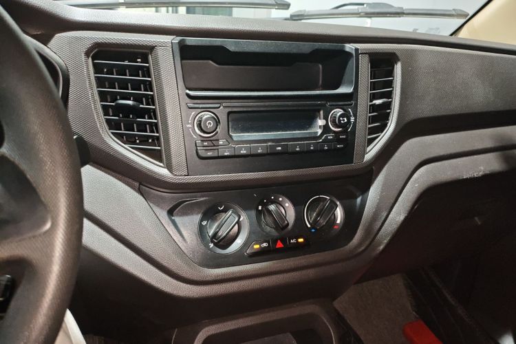 五菱汽车 五菱宏光V 2022款 1.5L劲取版封窗车电动助力LAR局部细节16