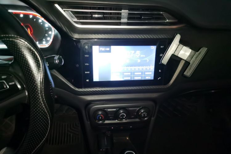 奇瑞 瑞虎3X 2018款 1.5L 自动精英版中控内饰16