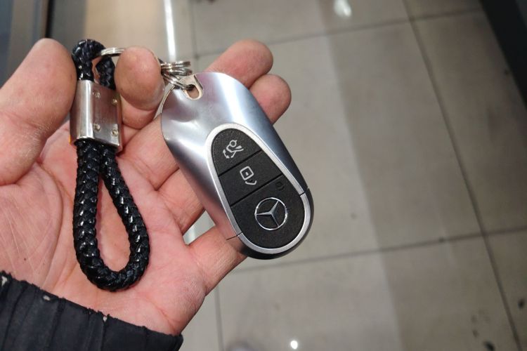 奔驰EQE 2022款 350 先锋版中控内饰11