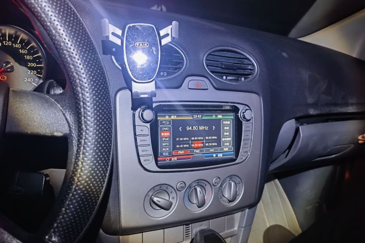 福特 福克斯 2013款 两厢经典 1.8L 自动基本型中控内饰16