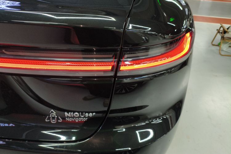 蔚来ET7 2022款 100kWh车身外观9