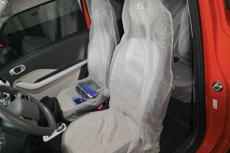 吉利银河 2025款 210km 熊猫骑士中控内饰19