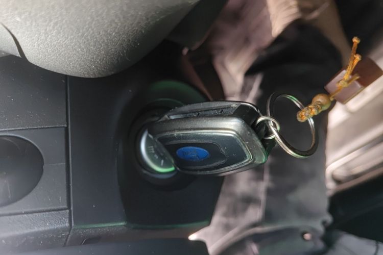 福特 福克斯 2015款 两厢 EcoBoost 125 自动超能风尚型中控内饰7001