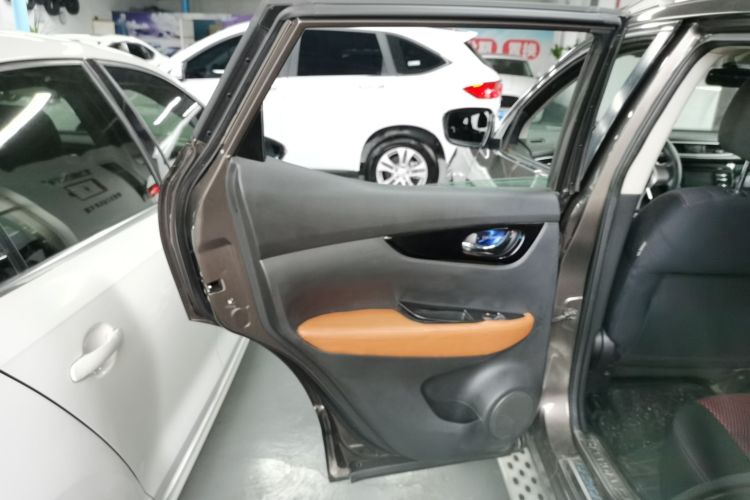 日产 逍客 2016款 2.0L CVT精英版中控内饰49