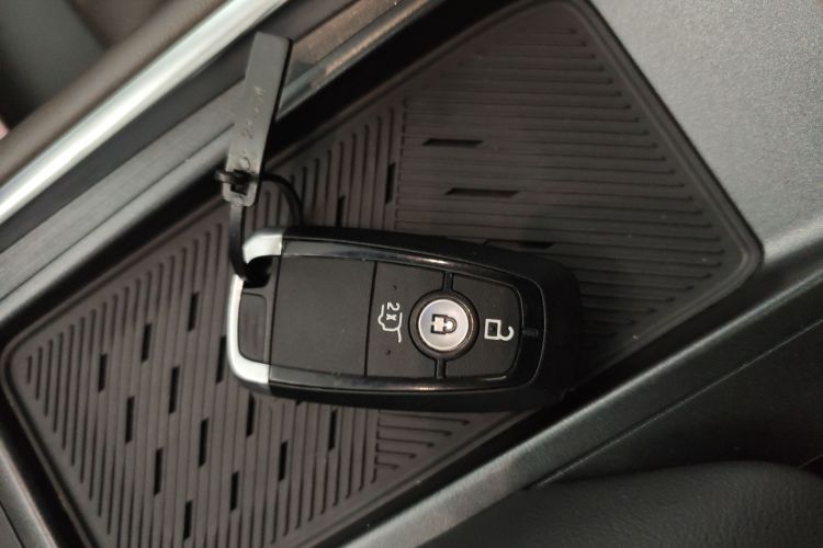 福特 2025款 锐界L 2.0T EcoBoost E混动四驱七座至尊型中控内饰11